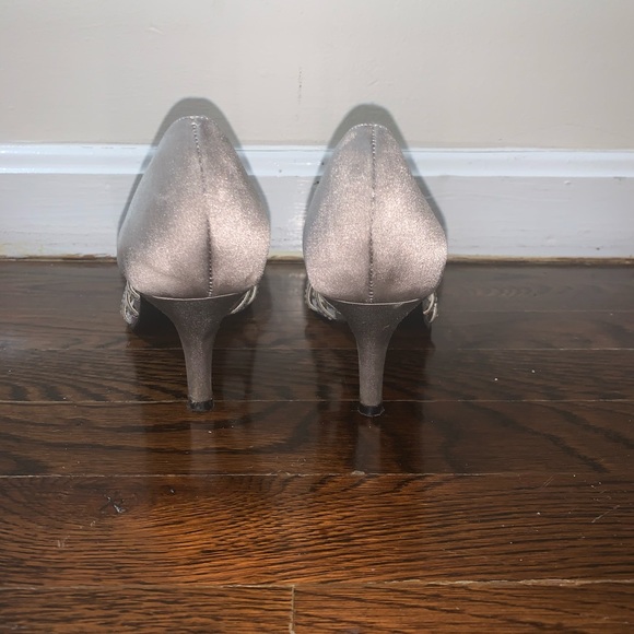 Pointed toe heels - Picture 2 of 5